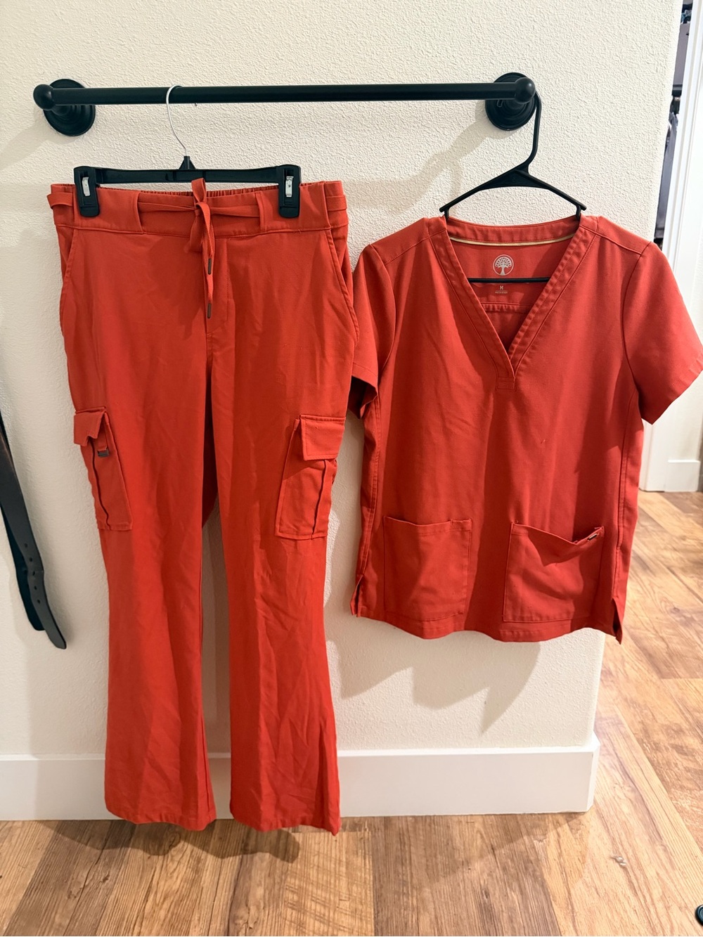 Women’s Healing Hands Quest Scrub Set